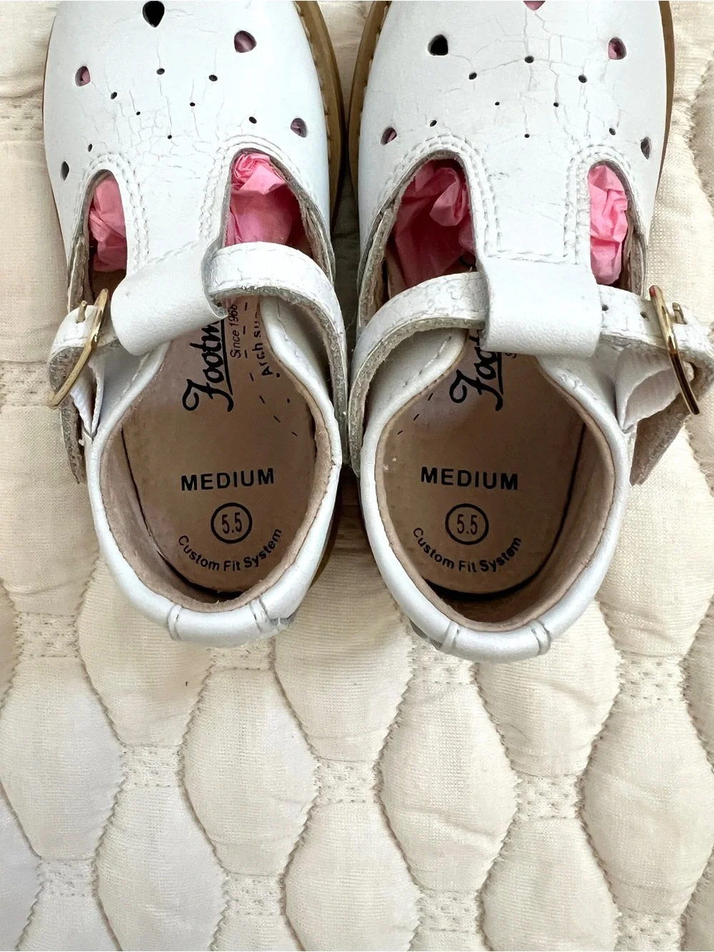 FootMates Mary Jane Dress Shoes Girls Size 5.5 M White T-Strap Leather Buckle